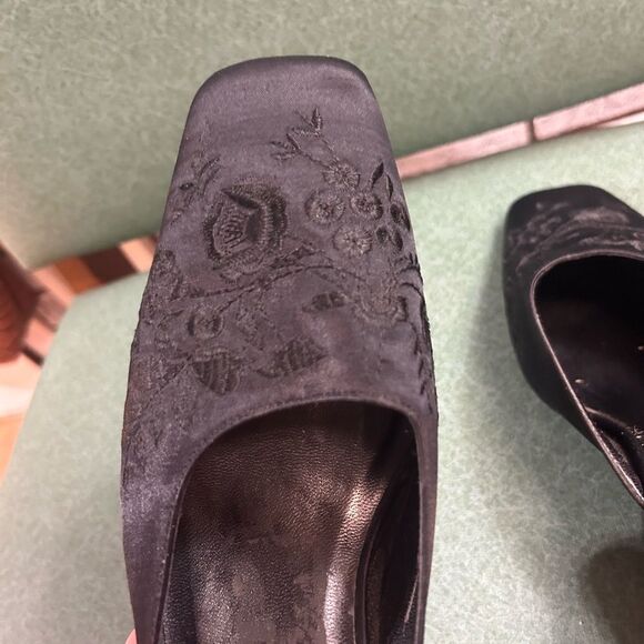 Indeed ladies 10 black emboss heels - Picture 4 of 5